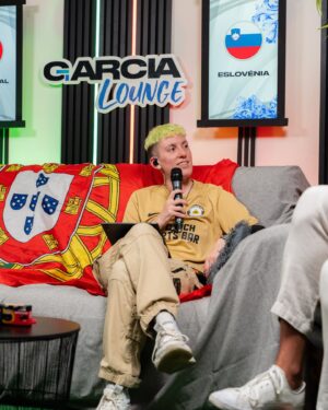 Ana Correia Instagram - Foram demasiadas emoções no jogo de @portugal no Garcia Lounge @thegarciap_ 
@diogomcosta99 deixo-te fazeres-me um filho

📸: @rubengameiro_

#portugal #euro2024 #twitch #live