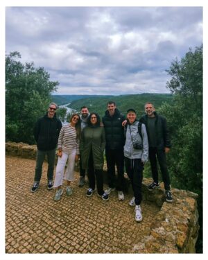 Ana Correia Instagram - No fim de semana passado, a Team #SamsungExplorers foi levada para um fim de semana surpresa no Gavião. 

Não sabiamos ao que iamos, apenas que iamos estar com a nossa equipa. Ora, quando damos por ela, estamos num campo de paintball, prontos para nos pintarmos uns aos outros (ps: a minha equipa ganhou e o prémio foi dores em músculos que não me lembrava que tenho 😂). Uma viagem de barco depois, para os guerreiros descansarem, e uma visita surpresa do @pedrogoncalves.music para nos maravilhar com a sua voz, ficam as memórias boas com este grupo fantástico de pessoas. 🥰❤️

Obrigada ao @mikesantos77 e ao Luís por nos terem providenciado este fim de semana fantástico que vou guardar com muito carinho ❤️🙏 é um orgulho fazer parte da família da @samsungportugal 🫂

#GalaxyS24 Ultra #travel #paintball