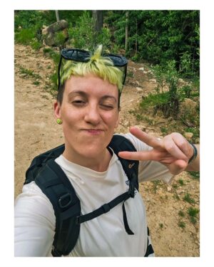 Ana Correia Instagram - Fim de semana com um céu pintado com poeiras vindas de África, temperaturas altas, tshirt, amigos e o #GalaxyS24 Ultra sempre à mão para registar tudo 😎

Vi pela primeira vez um acidente 😳 o condutor ficou bem... mas fugiu 😂
Valeu pela experiência diferente, no meio dos passeios por Sintra 🌳🌿

@samsungportugal #parceria #sintra #hike