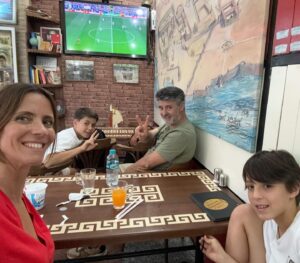 Ana Guedes Rodrigues Instagram - “Em Roma, sê romano!”

Na Turquia, se fores português, sê português e torce pela Seleção Nacional! 

Turquia 0 x 3 Portugal
@euro2024
