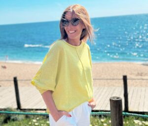 Ana Guedes Rodrigues Instagram - Sobre o meu 23 de abril, dia em que celebrei 42 anos de vida e 13 de casamento. 

Foi um dia fantástico, cheio de sol, de mar e de pessoas boas. 

Foi tão preenchido, que não consegui responder a tempo a todas as mensagens e chamadas (as minhas desculpas por isso). E foi tão vivido, que optei por aproveitar cada momento sem me preocupar com fotografias, vídeos ou publicações. 

Obrigada, família. Obrigada, amigos. Obrigada a todas as pessoas que, por algum motivo, são tão queridas e generosas comigo. 💛