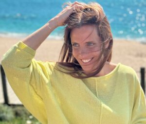 Ana Guedes Rodrigues Instagram - Sobre o meu 23 de abril, dia em que celebrei 42 anos de vida e 13 de casamento. 

Foi um dia fantástico, cheio de sol, de mar e de pessoas boas. 

Foi tão preenchido, que não consegui responder a tempo a todas as mensagens e chamadas (as minhas desculpas por isso). E foi tão vivido, que optei por aproveitar cada momento sem me preocupar com fotografias, vídeos ou publicações. 

Obrigada, família. Obrigada, amigos. Obrigada a todas as pessoas que, por algum motivo, são tão queridas e generosas comigo. 💛