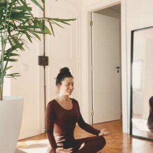 Ana Tapajós Instagram - When a ex digital nomad finally find a house hahahaha
A última foto é a melhor “que se foda 2020” kkkkk