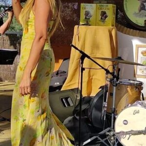 Ana de Caro Instagram - Soñar contigo iba a ser fácil...
Look de @victorioylucchino_oficial 
#moda
#vestido
#musica
#concierto 
#anadecarooficial 
#victorioylucchino