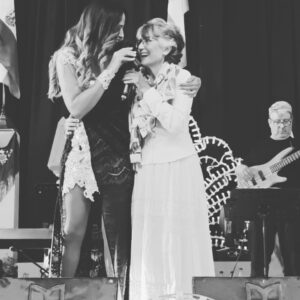 Ana de Caro Instagram - Alcalá de Guadaira la tierra de los panaeros 🤗 que caseta más maravillosa!
Vestidazo de @byarcos 🫶
Acompañada de la mejor presencia MI MADRE 💓