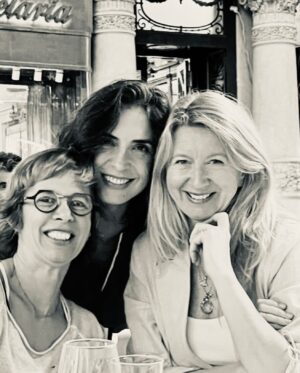 Anabela Mota Ribeiro Instagram - Cara de prof que tem o privilégio de dar uma aula aos alunos da Princeton University (os 50 anos de Abril a partir d’ Os Filhos da Madrugada), cita Sophia e Nenny, fala do FeLiCidade e ainda acaba a tarde a lanchar com a Nicola Cooney e a Andréa Melloni.