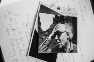 Anabela Mota Ribeiro Instagram - 14 anos sem Saramago: “A vida é breve, mas cabe nela muito mais do que somos capazes de viver”. Nesta vida breve, Saramago passou do rapaz que andou descalço e comprou os primeiros livros já adulto, com dinheiro emprestado, a escritor consagrado que recebe das mãos do rei da Suécia o mais importante prémio literário do mundo. Dir-se-ia que viveu muito mais do que seria conjecturável, que distância assombrosa percorreu...”
Recuperei em https://anabelamotaribeiro.pt um texto que escrevi pelos 20 anos do Nobel. Fotografia da Estelle Valente em Lanzarote.