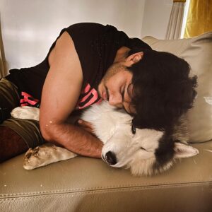 Anand Deverakonda Instagram - He might look annoyed, but he loves getting hugged!! 🙃❤️