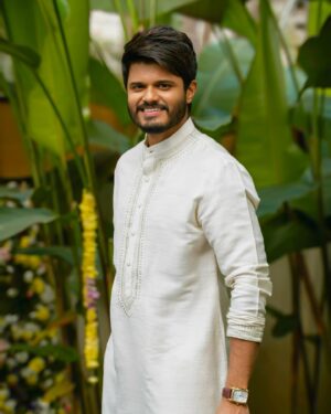 Anand Deverakonda Instagram - :) 

Outfit: @chandrikaraamzofficial 
Styled by: @harmann_kaur_2.0 
Shot by: @asrgallery__