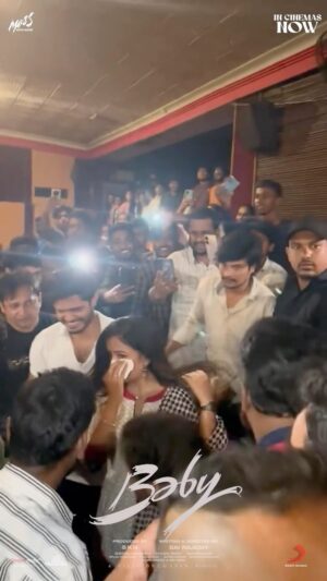 Anand Deverakonda Instagram - #babythemovie 

First day mass madness at the theatres!!! 🔥🔥🔥

@sairazesh @sknonline @vaishnavi_chaitanya_ @viraj_ashwin_jarajapu @vijai_bulganin @nyshadam @balreddy_p