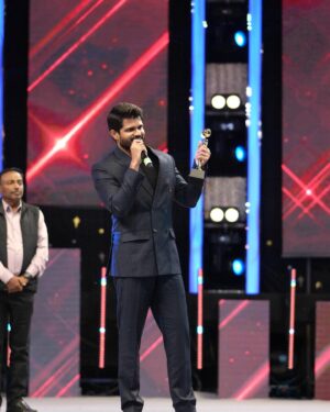 Anand Deverakonda Instagram - Best Actor 2023 

There’s nothing bigger or better than acceptance of the movie in theatres…but awards & recognition always feel special. 
A lot more to come, many good characters and great films in the near future. 

Would like to thank the Mad Creative Director @sairazesh & the Mass Boss @sknonline 
for their belief in me! #babythemovie❤️ 

Thank you @gamaaward