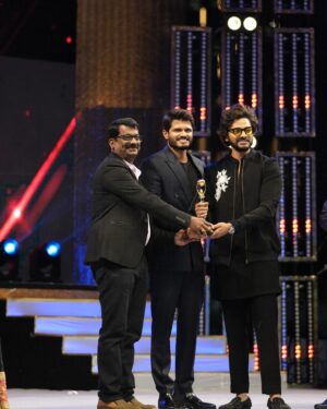 Anand Deverakonda Instagram - Best Actor 2023 

There’s nothing bigger or better than acceptance of the movie in theatres…but awards & recognition always feel special. 
A lot more to come, many good characters and great films in the near future. 

Would like to thank the Mad Creative Director @sairazesh & the Mass Boss @sknonline 
for their belief in me! #babythemovie❤️ 

Thank you @gamaaward