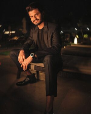 Anand Deverakonda Instagram - Suiting up after a long time ✨

📸: @adnan.a.abbas