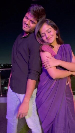 Anand Deverakonda Instagram - A beautiful love song from #babythemovie ❤️

Create your own reels for #orendupremameghaalila and tag us…..we will send you a beautiful gift 🤗

Happy Valentine’s Day ❤️
#baby