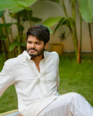 Anand Deverakonda Instagram - :) 

Outfit: @chandrikaraamzofficial 
Styled by: @harmann_kaur_2.0 
Shot by: @asrgallery__