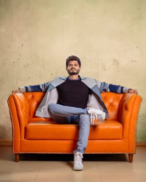 Anand Deverakonda Instagram - 🩵

Jacket:- @enclotheofficial 
Styling:- @shefalideora_
Photographer: @pranil_chintewar 
Assistant:- @maggie_junna