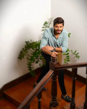 Anand Deverakonda Instagram - various stages of trying to pose for a picture. 

Outfit: @suvi.couture @deviparuchuri 
📸: @oila_studios_