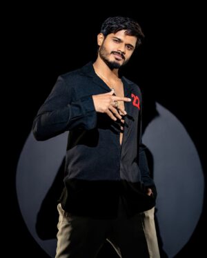 Anand Deverakonda Instagram - 🖤

Outfit:- @chandrikaraamzofficial 
Styling:- @shefalideora_
Styling assistant:- @maggie_junna  @aksharamahi7 
Pictures:- @pranil_chintewar