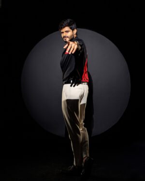 Anand Deverakonda Instagram - 🖤

Outfit:- @chandrikaraamzofficial 
Styling:- @shefalideora_
Styling assistant:- @maggie_junna  @aksharamahi7 
Pictures:- @pranil_chintewar
