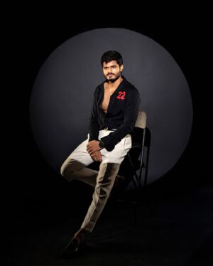 Anand Deverakonda Instagram - 🖤

Outfit:- @chandrikaraamzofficial 
Styling:- @shefalideora_
Styling assistant:- @maggie_junna  @aksharamahi7 
Pictures:- @pranil_chintewar
