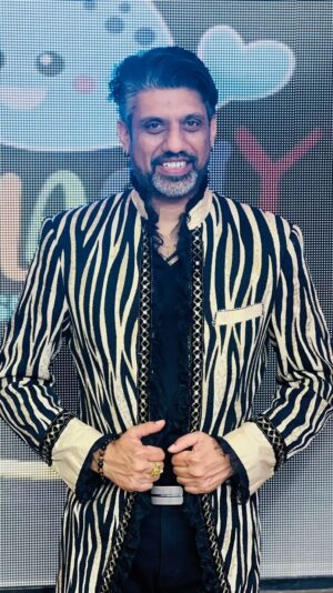 Anand Rajaram Instagram - A lot of people seem to like this outfit . It’s by @deverlastingknot . Do check them for awesome outfit rentals. Don’t know what to wear ? Kasi rent saja maaaa !!!!! @easvaripradhaa.official