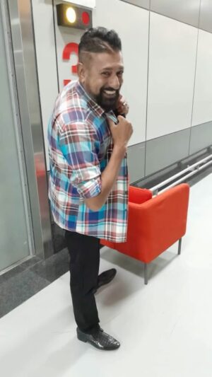 Anand Rajaram Instagram - Casual , formal ,semi formal -they have it all. Why buy when u can rent ;) @deverlastingknot @easvaripradhaa.official  #FashionForwardRentals
#WardrobeRental
#FashionRentals
#RentAndStyle#DressAndSuitRental
#deverlastingknot
#BranchKulaiJohor