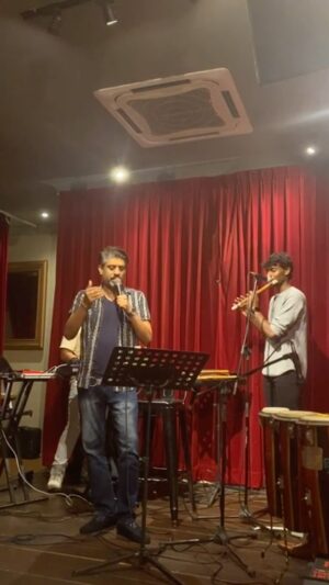 Anand Rajaram Instagram - This song wasnt in the playlist but we love to fulfill our guests requests !!!Throwback to our @shurutibox performance yesterday with @rdx_kiru @keiscwar and King Cobra Selvam. @moses_raja_official