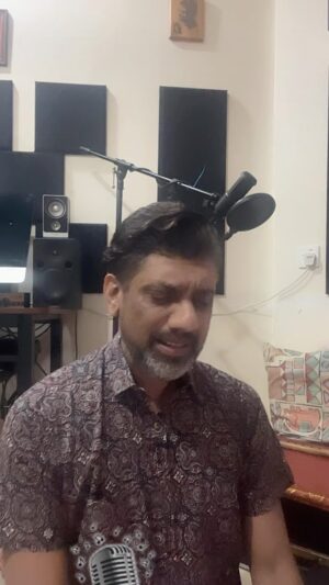 Anand Rajaram Instagram - Vaanga vaangga , Enge ? @shurutibox -ku intha Thursday !!! 17th July ! Konjam paattu konjam uraiyaadal