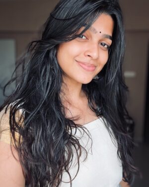 Ananthika Sanilkumar Instagram - Embrace the sweetness of Ugadi with a smile! 🤍