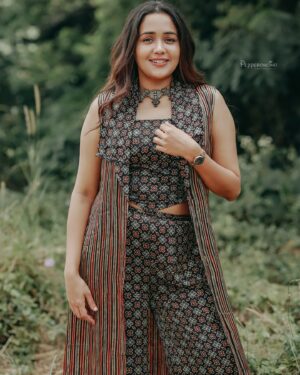 Ananya Instagram - 🤎🤍

Stylist: @rashmimuraleedharan 
Wearing: @byhand.in 
Hair: @sruthysreeraj_mua
📸 @beniveesjo 
 Jewellery : @priya_anokhi_