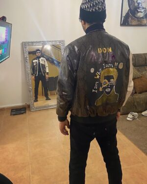 Anas El Baz Instagram - Jacket designed by @styliste_don 
Quand j’ai demandé à @styliste_don pourquoi il a utilisé la peau de serpent 🐍 il m’a répondu que son changement de peau symbolisait mon changement de personnalité actuel.