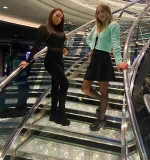 Anastasia Antrope Instagram - Sister ♥️
.
.

#sister #soeur #love #mscbellissima #🌊
