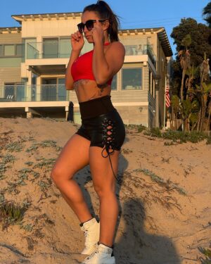Anastasia Antrope Instagram - On est pas mal ici quand même 😅❤️
.
.
.

#fitness #fitnessmotivation #fitnessgirl #body #bodybuilding #❤️