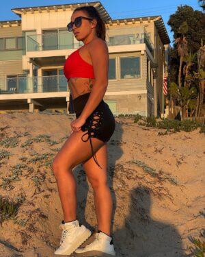 Anastasia Antrope Instagram - On est pas mal ici quand même 😅❤️
.
.
.

#fitness #fitnessmotivation #fitnessgirl #body #bodybuilding #❤️