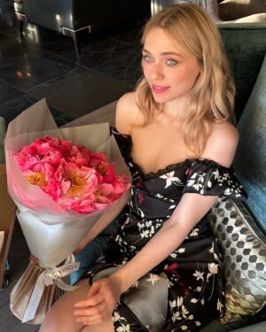 Anastasia Krylova Instagram - день рождения продолжается) ❤️ ☀️☀️☀️
#анастасиякрылова #актриса