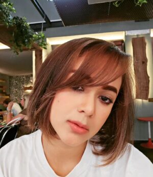 Anastasia Novie Instagram - How do i look.. ? 
Ak potong kayak gini bagus ga guys... 😊

#summer
#newlook
#new
#august
#2023
#vacation
#sardegna
#italy