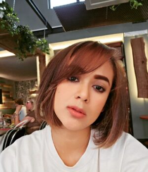 Anastasia Novie Instagram - How do i look.. ? 
Ak potong kayak gini bagus ga guys... 😊

#summer
#newlook
#new
#august
#2023
#vacation
#sardegna
#italy