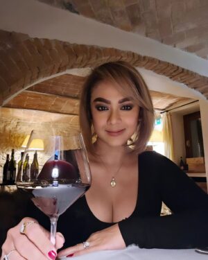 Anastasia Novie Instagram - Happy mother's day !!!
Festa della mamma!!!
Untuk semua para ibu yang kuat diluar sana ..
Today and every day, we honor you, Mom !! And semua ibu diluar sana ... i love you all 🤍🤍🤍

#happymothersday 
#festadellamamma
#may
#2024
#italy
#spring
#mylife
#mei