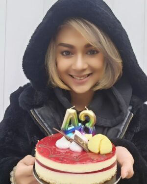 Anastasia Novie Instagram - Celebrating another year of my life.. i might not be the richest person in the world or the world’s president but I have happiness, peace of mind, and most importantly the gift of life. Thank you, God, for blessing me with such priceless gifts...
On my birthday, I celebrate these little but priceless things..
 I thank you from the bottom of my heart for blessing me with this day. Thank you for adding another year of life... 🧡
Happy Birthday to me ... 🧡

#birthday
#mybirthday
#fortythree 
#13
#november
#2023
#italy
#blessed
#mystory