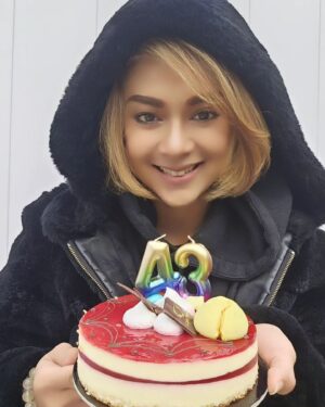 Anastasia Novie Instagram - Celebrating another year of my life.. i might not be the richest person in the world or the world’s president but I have happiness, peace of mind, and most importantly the gift of life. Thank you, God, for blessing me with such priceless gifts...
On my birthday, I celebrate these little but priceless things..
 I thank you from the bottom of my heart for blessing me with this day. Thank you for adding another year of life... 🧡
Happy Birthday to me ... 🧡

#birthday
#mybirthday
#fortythree 
#13
#november
#2023
#italy
#blessed
#mystory