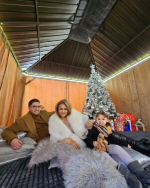 Anastasia Novie Instagram - May all that is beautiful, meaningful and brings you joy be yours this holiday season and throughout the coming year.... 🎄🎄🎄🎄

Merry Christmas!!!!
 Wishing you all the best this holiday season!🎄🎄🎄🎄

#merrychristmas 
#christmas 
#december
#2023
#italy
#winter 
#family
#mylife 
#joyfull