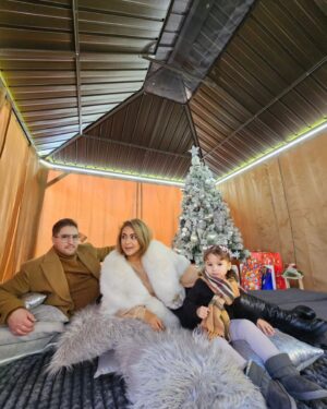 Anastasia Novie Instagram - May all that is beautiful, meaningful and brings you joy be yours this holiday season and throughout the coming year.... 🎄🎄🎄🎄

Merry Christmas!!!!
 Wishing you all the best this holiday season!🎄🎄🎄🎄

#merrychristmas 
#christmas 
#december
#2023
#italy
#winter 
#family
#mylife 
#joyfull