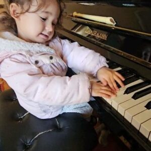 Anastasia Novie Instagram - My beautiful angel @aurora13012021 🩷

#baby
#babygirl
#november
#italy
#2023
#piano
#cutegirl
#2yearsoldbaby