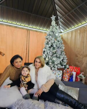 Anastasia Novie Instagram - Terlalu gemezzzz @aurora13012021 🩷

#christmas 
#merrychristmas 
#december
#2023
#family
#italy