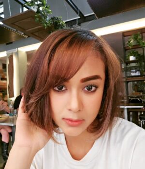 Anastasia Novie Instagram - How do i look.. ? 
Ak potong kayak gini bagus ga guys... 😊

#summer
#newlook
#new
#august
#2023
#vacation
#sardegna
#italy