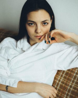 Anastasiia Nesterenko Instagram - Наразі я маю можливість обирати
Вчитись 
Висловлювати свої думки 
Проявлятись 
Бути «жінкою головнокомандувачем»😅
Завойовувати світ 
Започатковувати моду і тенденції 
Відкривати бізнес і вести справи 
Обирати ніжність і елегантність 
Але не бути аксесуаром і прикрасою чоловіка 
Бути особистістю 
Бути захищеною на рівні держави 
І багато чого іншого 

І все завдяки людям, які сто років тому почали боротись на наші з вами права, дорогі сестри 🫂

Дякую всім, хто продовжує робити це і зараз ✨

Фото: @melnykk_photo