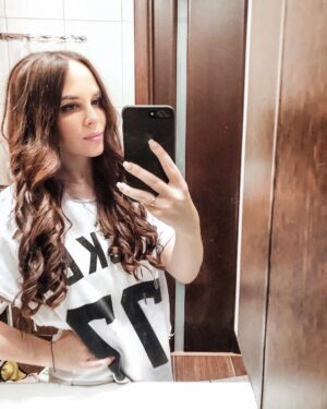 Anastasiya Shvetsova Instagram - 💪🏾 ЗАЩИТНИКИ 💪🏾
.
🙏🏽 Для меня этот день всегда является ещё одним поводом сказать спасибо! Спасибо всем защитникам близких, невинных, любимых, дорогих, родных, а бывает и незнакомых людей. 🙏🏽
.
👍🏾 Так вышло, что на постсоветском пространстве очень много достойных МУЖЧИН, а значит и защитников!👍🏾
.
💋 Мне повезло стать женой одного из них. 
Любимый, спасибо, что не страшно! Спасибо, что спокойно! Спасибо, что наши сыновья растут похожими на тебя! Ты правда мой герой и мой защитник! 💋
.
🎁 Ps. Дома тебя ждёт подарок😊 возвращайся быстрее, мы тебя очень ждём ❤️
.
🧔🏾С праздником мужественности всех! 🥰Цените своих мужчин за их поступки! Они этого достойны!