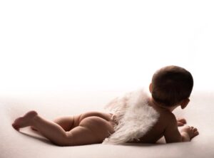 Anastasiya Shvetsova Instagram - 👶🏻 ФОТО РАТМИРЧИКА 👶🏻
.
🧐Один из самых задаваемых вопросов, когда мы покажем Ратмирчика.
.
👥Ну честно ребят, давайте подумаем вместе. У меня здесь несколько тысяч человек. Не так много, но и не мало.
.
☀️Знаю, что подавляющее большинство из вас люди со светлыми душами и мыслями. Но есть, к сожалению, и другие. Поэтому маленького крошика я показывать не буду в ближайшее время точно.
.
👼🏻Зато не удержалась показать вам такое фото с нашей фотосессии в @babybar.moscow
.
📸Очень хочу показать какие рожицы сладкие он там корчит на других кадрах и как замечательно он постоянно улыбается. Но всему своё время.
.
💡Одно могу сказать точно, если хотите крутые фото ваших малышей на память, вам сюда @babybar.moscow