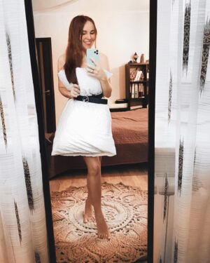 Anastasiya Shvetsova Instagram - 😅И я туда же )))⠀
⠀
#pillowdress⠀
#pillowdresschallenge ⠀
⠀
#pillow #pillows #pillowchallenge #девушка #подушка #платье #платьеподушка #челендж #challenge