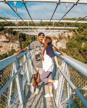 Anastasiya Shvetsova Instagram - 🦅 Наш второй прыжок Bungee 207 meters 🦅 
 
Да, это страшно! Да, на это нужно много духовной силы! Но этот шаг определенно того стоит. И я говорю о шаге в прямом смысле. О шаге в пустоту высотой 207 метров!!!

Невозможно описать чувства и эмоции. Если здесь будете @skyparkajhackettsochi, не смотря на страх, не смотря ни на что, ПРЫГАЙТЕ!! Потому что это ни сравнится ни с чем в вашей жизни! 🤪